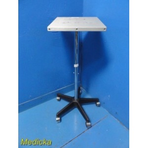https://www.themedicka.com/24469-305450-thickbox/aculux-teleflex-pilling-surgical-light-source-mobile-stand-5-wheel-38961.jpg