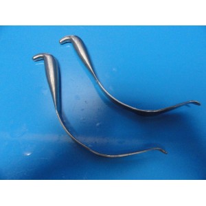 https://www.themedicka.com/3157-32821-thickbox/2-x-zimmer-3081-02-serrated-3081-03-non-serrated-aufranc-cobra-retractor13839.jpg