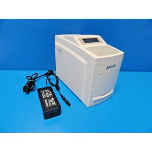 https://www.themedicka.com/3568-37150-thickbox/abaxis-100-1000-piccolo-portable-blood-analyzer-cat-no-100-0000-14827.jpg