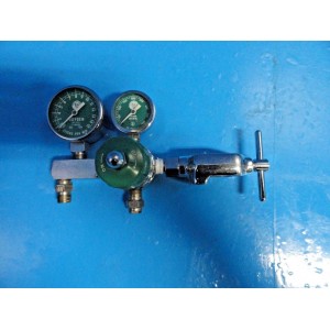 https://www.themedicka.com/4968-53130-thickbox/puritan-type-122-a-oxygen-therapy-compressed-gas-regulator-16552.jpg